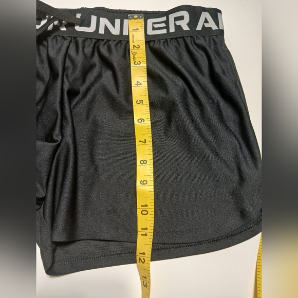 Under Armour Black Athletic‎ Shorts with Lightweight Performance Material - Picture 5 of 8